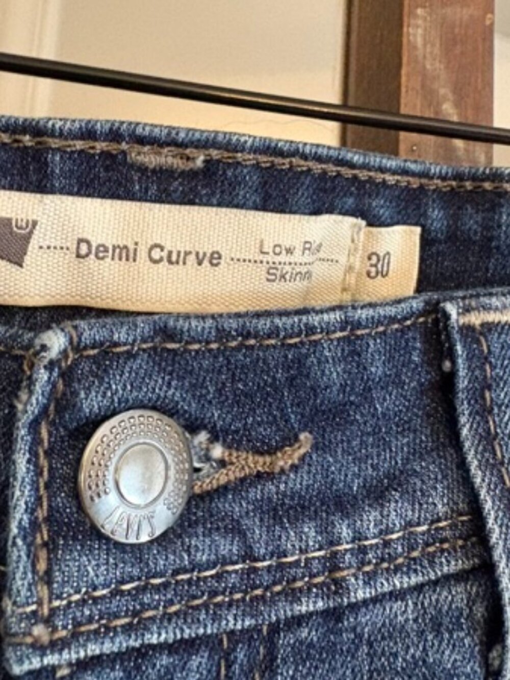 Levi's Demi Curve Low Rise Skinny Jeans, Size 30 - Picture 2 of 6